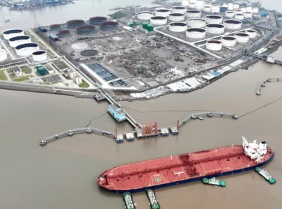 oil falls on china demand concerns and easing middle east tensions